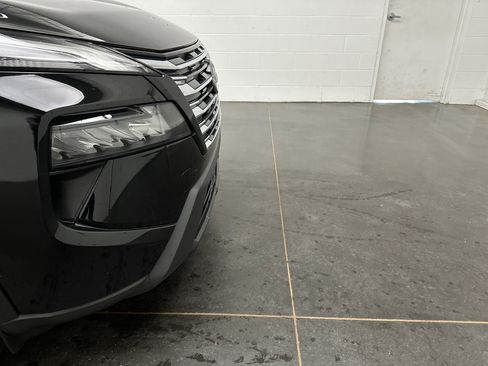 Used 2024 Nissan Rogue S AWD/4WD image 2