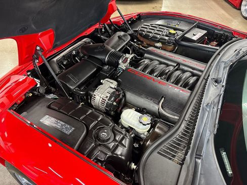 Used 2004 Chevrolet Corvette Coupe w/ Roof Package image 57