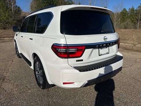 Used 2021 Nissan Armada SL w/ Captain's Chairs Package image 4