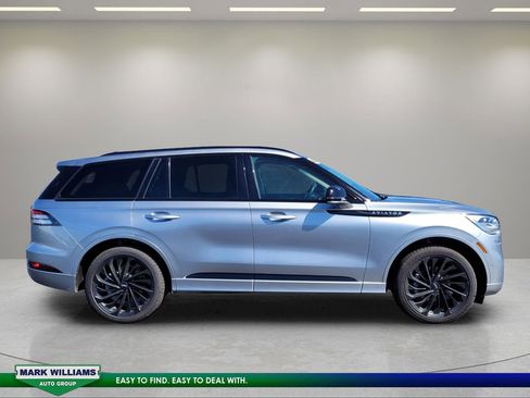 Used 2024 Lincoln Aviator Reserve w/ Equipment Group 201A image 2