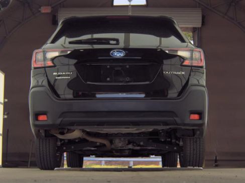 Used 2024 Subaru Outback Premium AWD/4WD image 7
