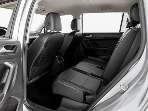 Used 2021 Volkswagen Tiguan SE FWD image 37