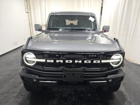 Used 2023 Ford Bronco Outer Banks w/ Sasquatch Package AWD/4WD image 2