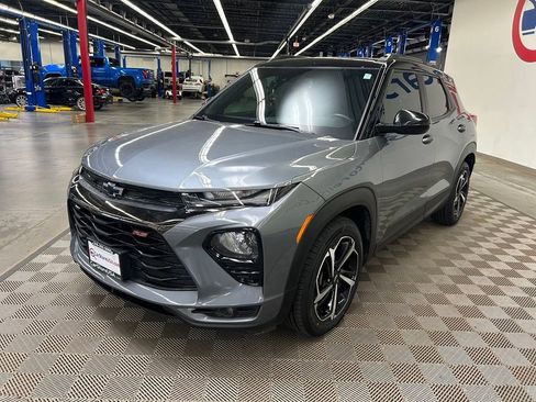 Used 2021 Chevrolet TrailBlazer RS w/ Sun and Liftgate Package FWD image 3