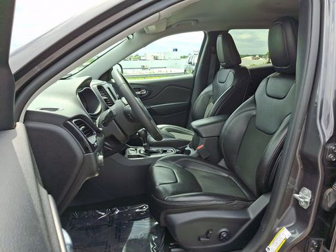 Used 2020 Jeep Cherokee Latitude Plus FWD image 13