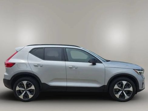 Used 2023 Volvo XC40 B5 Plus w/ Driver Assist Package AWD/4WD image 9