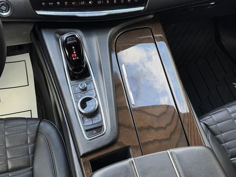Certified 2024 Cadillac Escalade Sport Platinum w/ LPO, ONYX Package AWD/4WD image 17