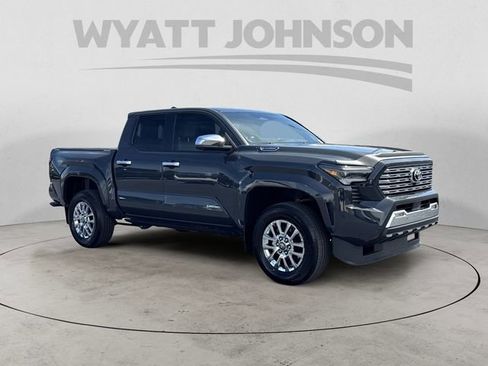 Used 2025 Toyota Tacoma Limited AWD/4WD image 7