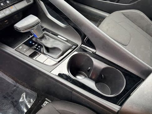 Certified 2025 Hyundai Elantra SEL image 26