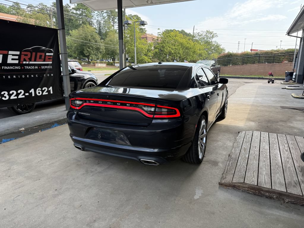 Used 2019 Dodge Charger SXT w/ Leather Interior Group RWD image 5