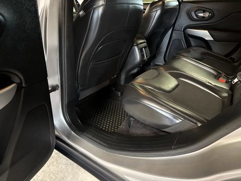 Used 2018 Jeep Cherokee Latitude Plus w/ Cold Weather Group image 24