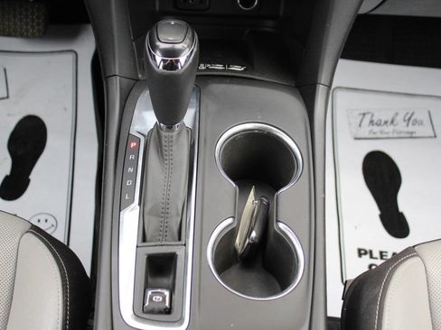 Used 2018 Chevrolet Equinox Premier image 25