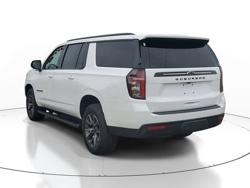 Certified 2024 Chevrolet Suburban Z71 w/ Luxury Package AWD/4WD image 3