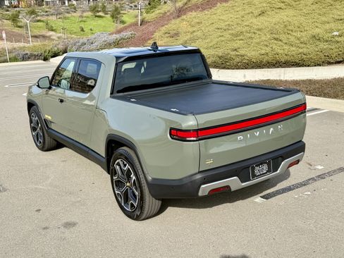 Used 2022 Rivian R1T Launch Edition image 5