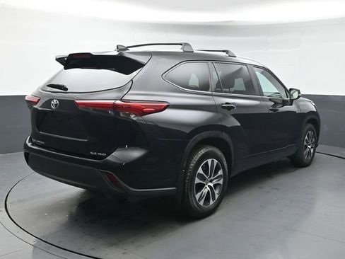 Used 2023 Toyota Highlander XLE AWD/4WD image 5