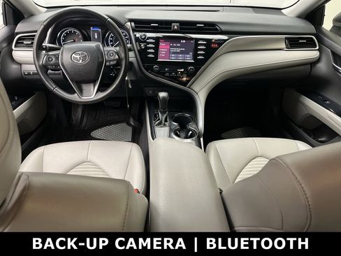 Used 2018 Toyota Camry SE image 4