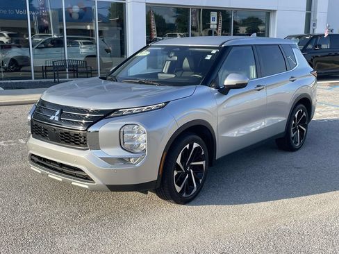 Used 2022 Mitsubishi Outlander SE FWD image 3