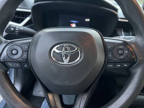 Used 2022 Toyota Corolla LE image 11