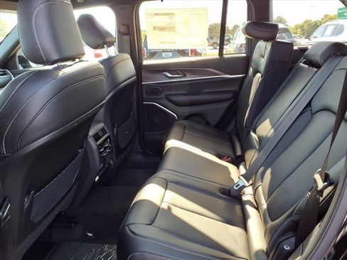 New 2025 Jeep Grand Cherokee Limited w/ Luxury Tech Group II image 15