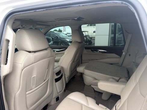 Used 2017 Cadillac Escalade Premium Luxury w/ LPO, Radiant Package AWD/4WD image 10