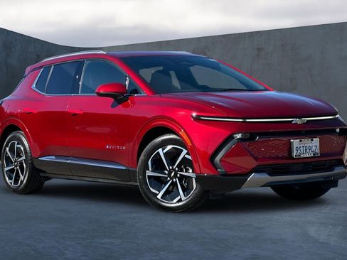 Used 2025 Chevrolet Equinox EV LT w/ Convenience Package image 2