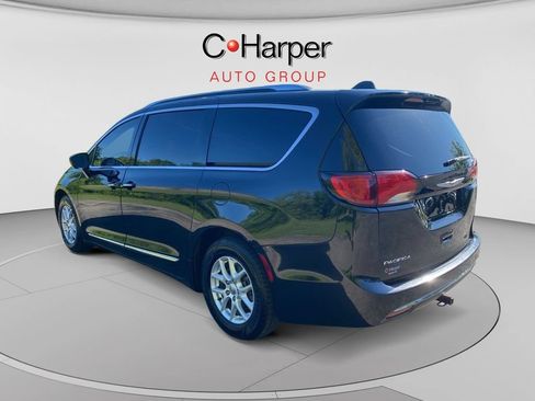 Used 2020 Chrysler Pacifica Touring-L FWD image 5