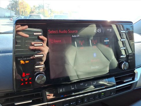 Certified 2024 Toyota Sienna XLE image 5