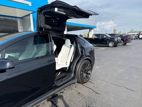 Used 2023 Tesla Model X image 31