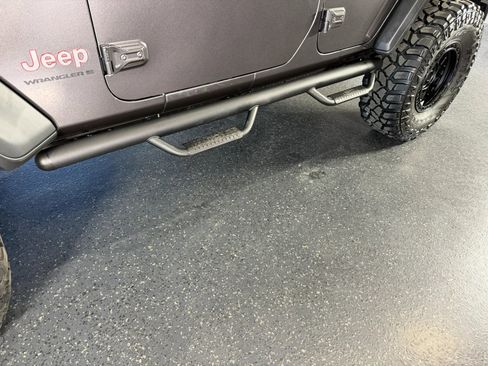 Used 2025 Jeep Wrangler Unlimited Rubicon image 9