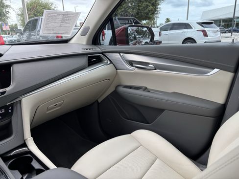 Certified 2024 Cadillac XT5 Premium Luxury FWD image 33