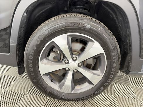 Used 2020 Jeep Cherokee Limited AWD/4WD image 13