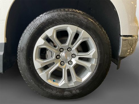 Used 2024 Chevrolet Silverado 1500 LTZ image 15