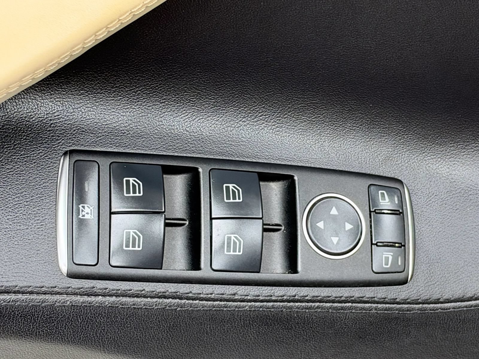 Used 2012 Tesla Model S Performance RWD image 25