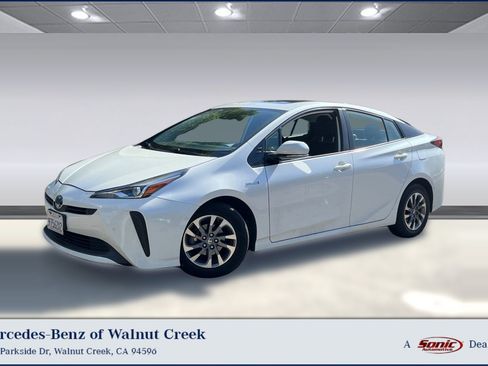 Used 2020 Toyota Prius XLE w/ Premium Convenience Package FWD image 1