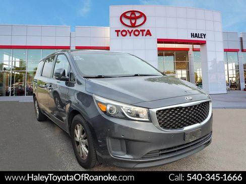 Used 2017 Kia Sedona LX w/ LX Essentials Premium Package FWD image 1