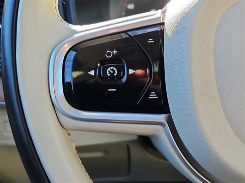 Used 2017 Volvo XC90 T8 Inscription w/ Luxury Package image 28