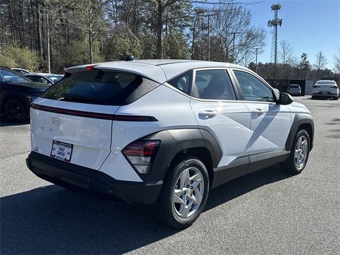 New 2026 Hyundai Kona SE image 7