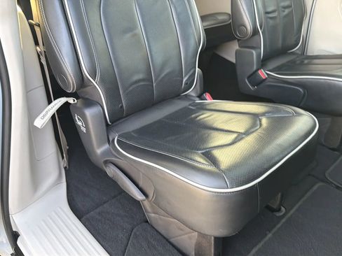 Used 2022 Chrysler Pacifica Limited image 69