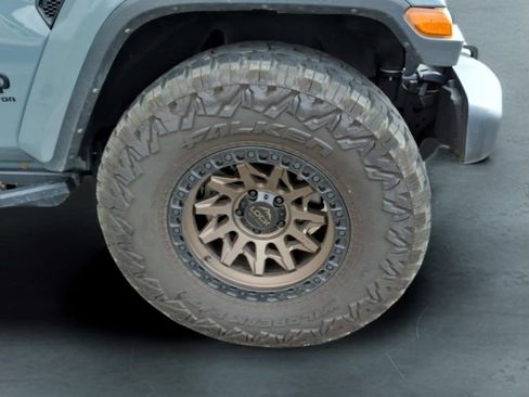 Used 2024 Jeep Gladiator Sport AWD/4WD image 16