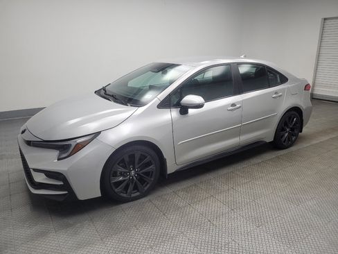 Used 2024 Toyota Corolla SE FWD image 2