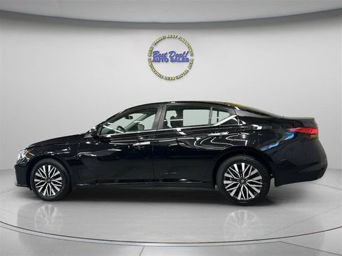Used 2024 Nissan Altima 2.5 SV AWD/4WD image 2