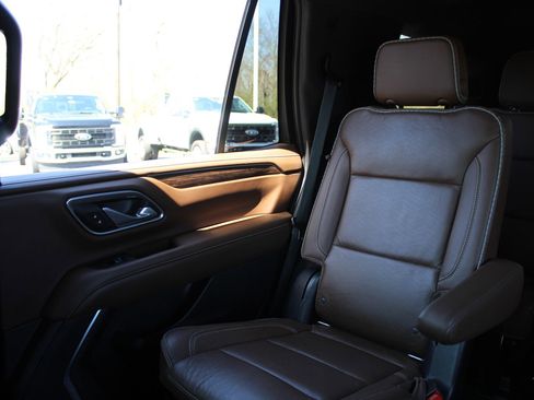 Used 2021 Chevrolet Tahoe High Country w/ Premium Package 2 AWD/4WD image 12