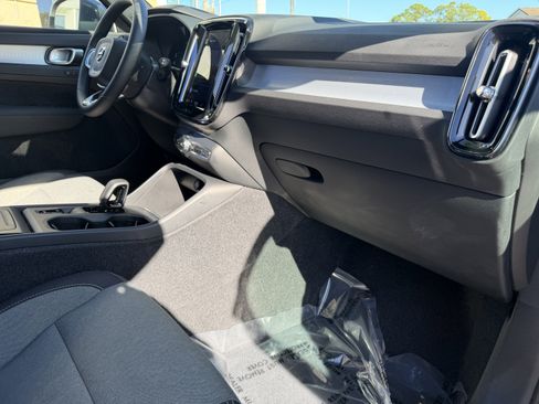 Certified 2023 Volvo XC40 B4 Core w/ Climate Package image 11