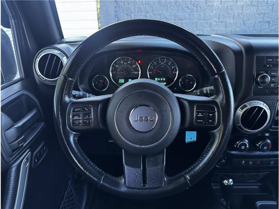 Used 2016 Jeep Wrangler Unlimited Rubicon w/ Connectivity Group AWD/4WD image 19