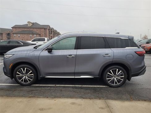 Used 2023 INFINITI QX60 Sensory w/ Vision Package image 3