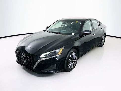 Used 2025 Nissan Altima 2.5 SV image 3