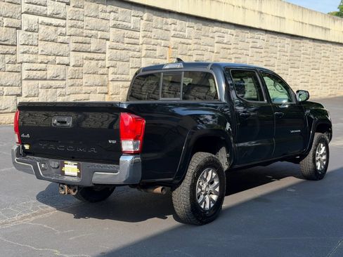 Used 2017 Toyota Tacoma SR5 w/ Tow Package AWD/4WD image 7