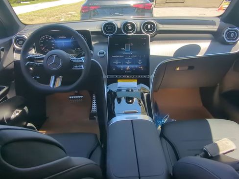 New 2025 Mercedes-Benz GLC 350e 4MATIC image 2