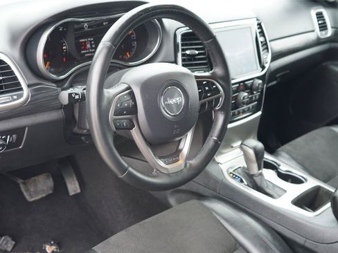 Used 2019 Jeep Grand Cherokee Altitude AWD/4WD image 9