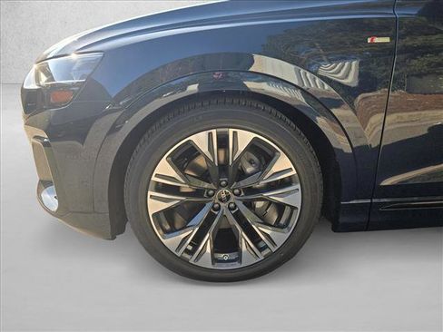New 2026 Audi Q8 Premium Plus image 8